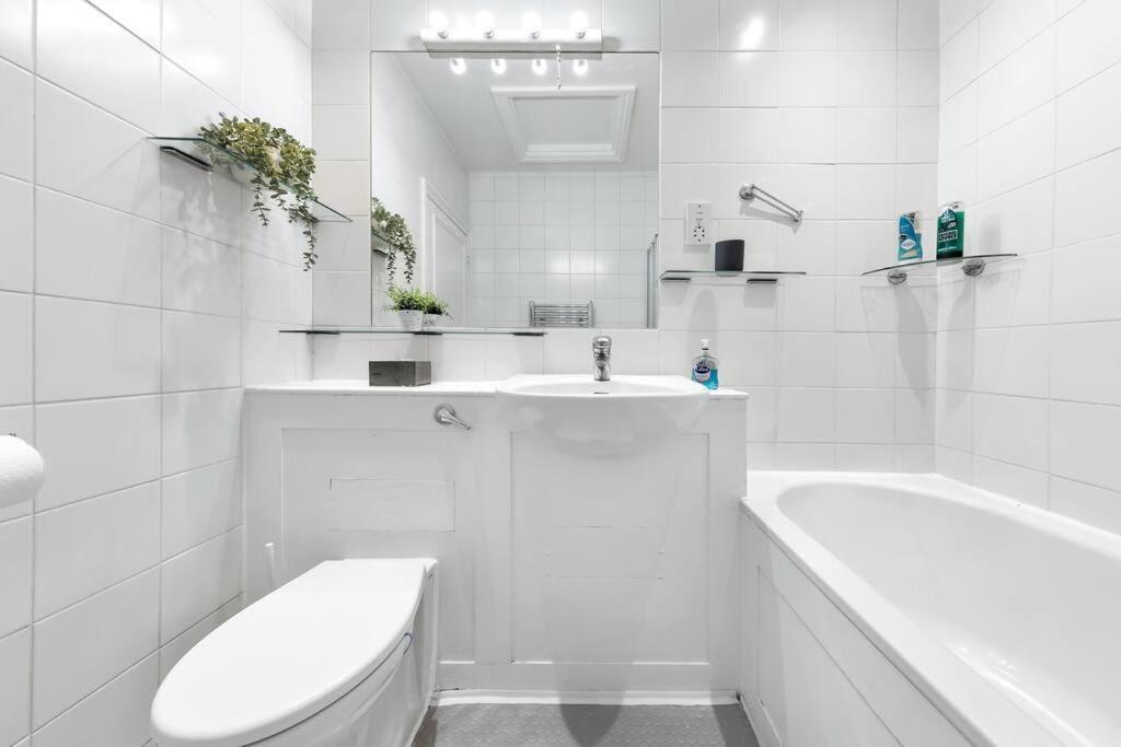 Spacious Sleep 11 With Terrace In Earls Court Ec99 London Eksteriør bilde