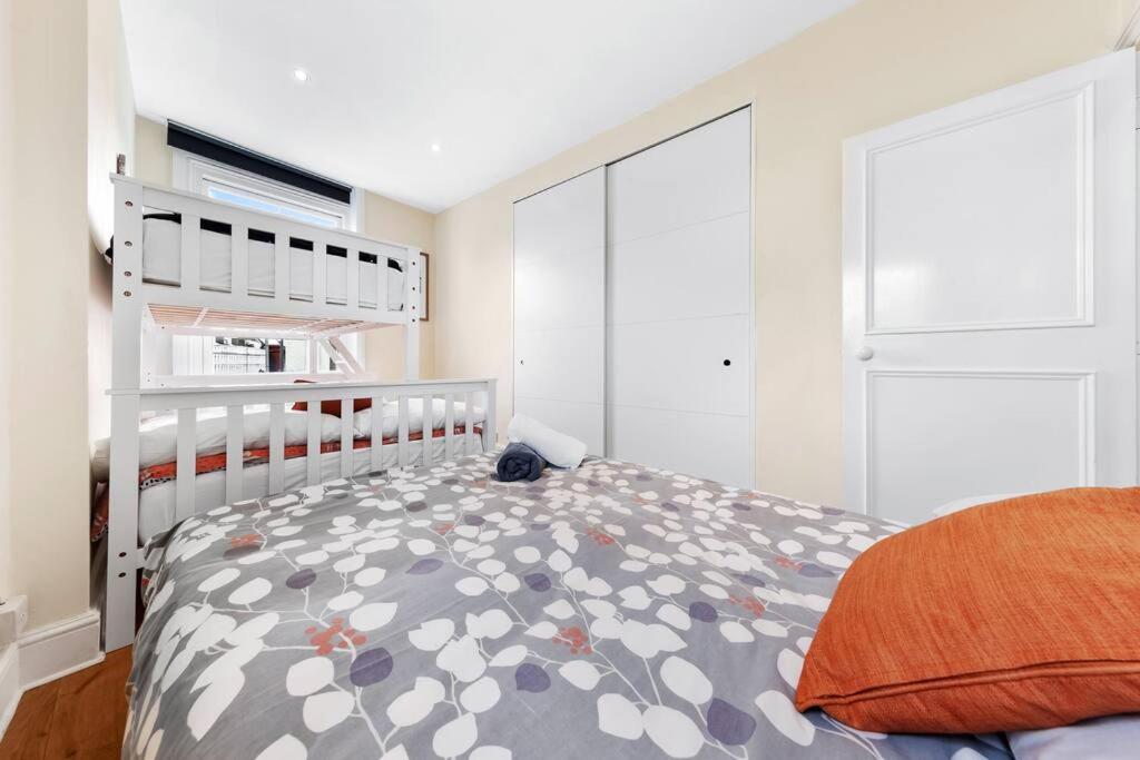 Spacious Sleep 11 With Terrace In Earls Court Ec99 London Eksteriør bilde