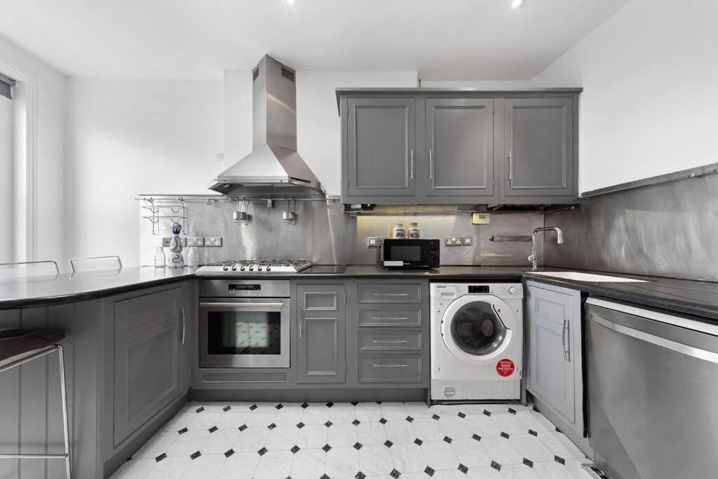 Spacious Sleep 11 With Terrace In Earls Court Ec99 London Eksteriør bilde