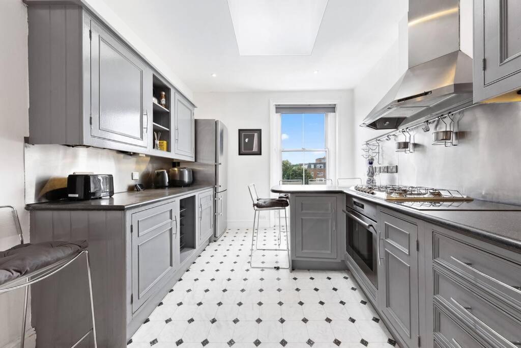 Spacious Sleep 11 With Terrace In Earls Court Ec99 London Eksteriør bilde