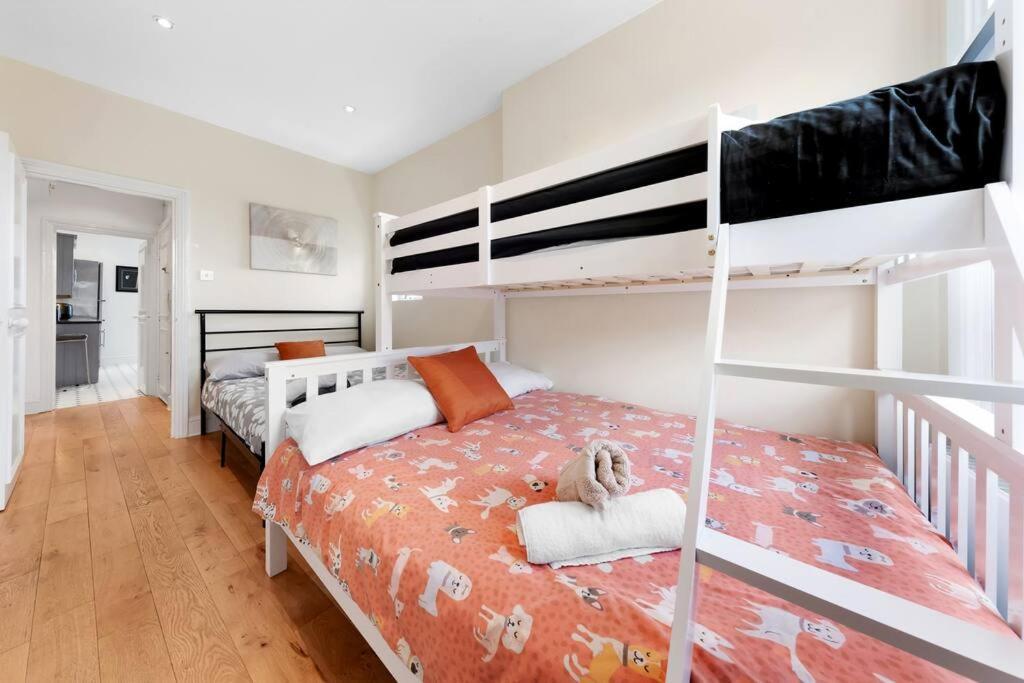 Spacious Sleep 11 With Terrace In Earls Court Ec99 London Eksteriør bilde