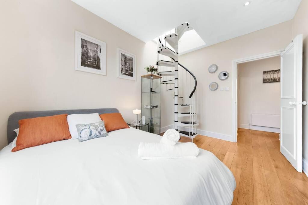Spacious Sleep 11 With Terrace In Earls Court Ec99 London Eksteriør bilde