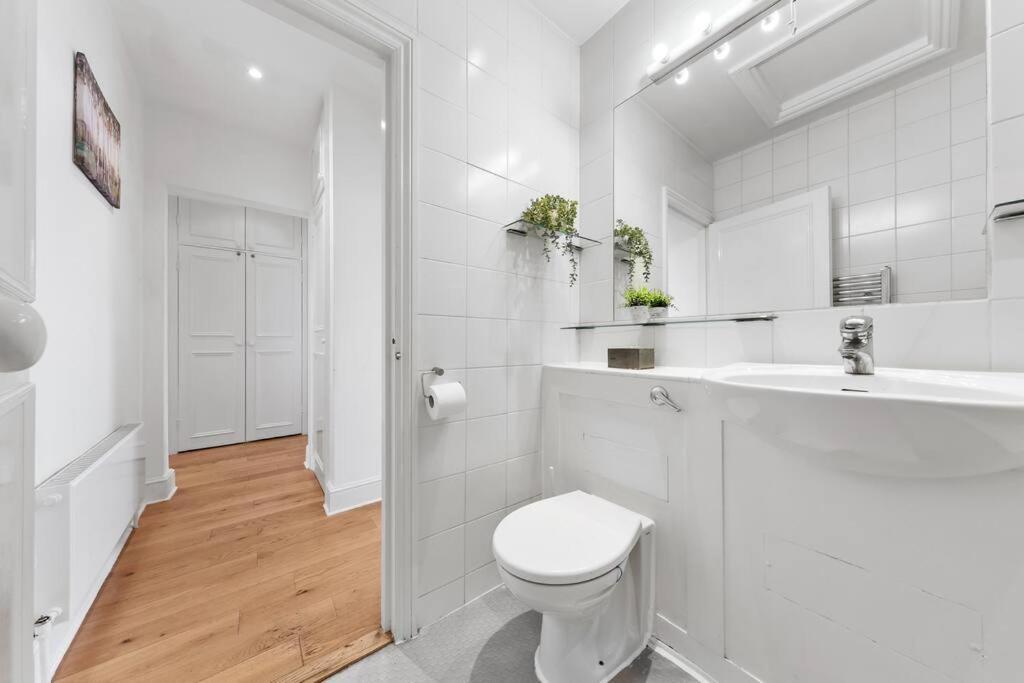 Spacious Sleep 11 With Terrace In Earls Court Ec99 London Eksteriør bilde