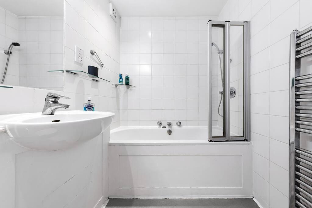 Spacious Sleep 11 With Terrace In Earls Court Ec99 London Eksteriør bilde